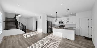 Spacious 4BR House with Beautiful Mountain Views! Gallery 1