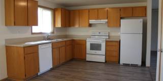 3 bedroom 1 bath home in Hillsboro near Max line Gallery 6