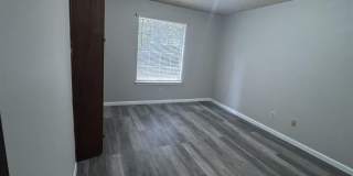 1330 Lake Dr Gallery 6