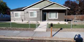 Charming, Comfortable Home with Ample Space Gallery 1