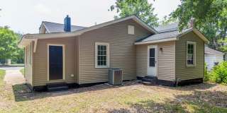 Four Bedroom 2 bath House with office on W Friendly Ave in Greensboro-near UNCG Gallery 29
