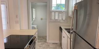 MIDTOWN LOCATION - 2bd/1ba with large yard and washer/dryer Gallery 6
