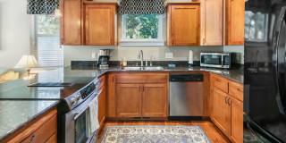 Parker Townhome: Luxurious Furnished Townhome, Attached 2 Car Garage, $300 Utility Fee Parker Townhome: Luxurious Furnished Townhome, Attached 2 Car Garage, $300 Utility Fee Gallery 11