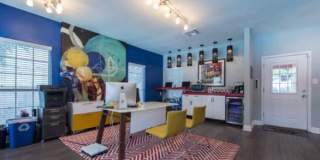 6872 S I-35 Frontage Rd 6872 S I-35 Frontage Rd Gallery 1