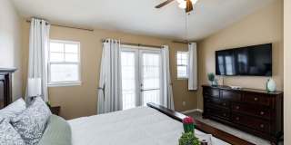 Fully Furnished Downtown 2 Bed, 4 Bath Executive Townhouse Gallery 5