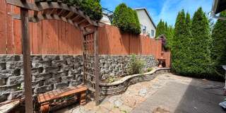 Spacious 4-Bed Home with Loft & Covered Patio in North Creek Gallery 28