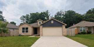 3 Bed / 2 Bath Home in Noble Schools | Fenced Backyard + Storm Shelter Gallery 16