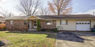 3 Bedroom 2 Bath home on HUGE lot in Farmington! Gallery 1