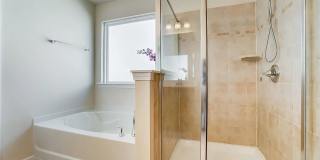 Room in 5 Bedroom Home at Green Birch Dr Gallery 9