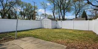 Newly Updated 2 Bed Ranch with Private Backyard Gallery 13