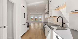 Reservoir District Townhome | 3 Bed + Den | 3.5 Bath | 1,800 Sf | Large Private Rooftop Deck & Balcony | 1 Car Garage Gallery 4