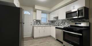 Now showing this updated 3BR 1.5 bath house! Gallery 6