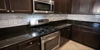4 Bedroom, 3 Den West Side Home Gallery 15
