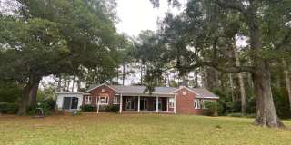 Beautiful 3 BR/2.5 BA Waterfront Home on Trent River! Gallery 1