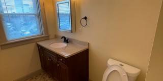 1404 E State St Apartments Gallery 11