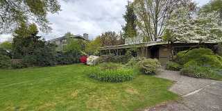 6BR Classic Mid-Century Medina Home! Yard Service Included! Gallery 1