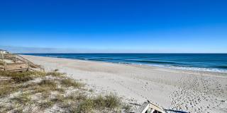 OFF-SEASON FURNISHED MONTHLY RENTAL Gallery 37
