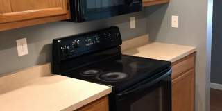 3 bed, 2 bath Home with GARAGE! Gallery 7