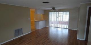 BEAUTIFUL 2/2/1 1000 Sq. Ft. with a large open floorplan, fenced yard and an enclosed lanai!! Gallery 3