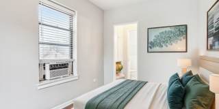 Oliver on LaSalle Gallery 14