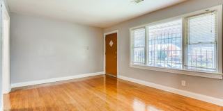 3 Bedroom Brick Ranch on Basement/5 Min Drive to Downtown Atlanta Gallery 8