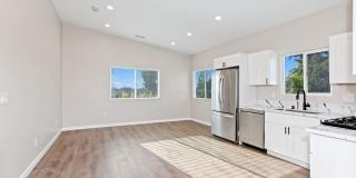 Private balcony + private patio! Gallery 7