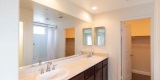 Beautifully Maintained 3 Bed, 2.5 Bath Home in Prime RiverPark Location Gallery 18