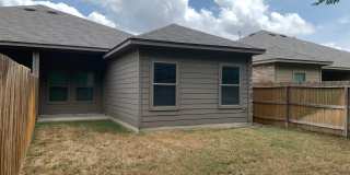 2 Weeks free rent / 3/2/2 Duplex / Walk to Historic Gruene / Fridge / Gas Cooking / Fenced in yard / CISD Gallery 22
