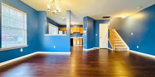 End-Unit 3BR Townhome Minutes to NCSU, Downtown & Crossroads Gallery 6