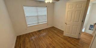 4 Bedroom Downtown Beauty! Gallery 18