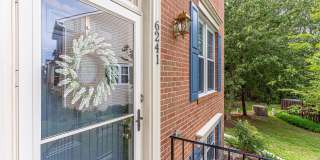 6241 ABBOTTSBURY Row Gallery 2