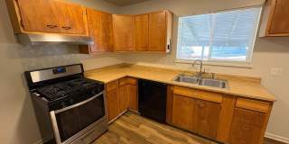 Newly Updated - Spacious 5 Bed 2 Bath Home Gallery 15