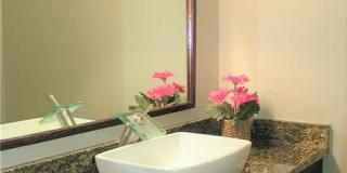 Beautiful Updated Two Story Townhouse In GREAT LOCATION Gallery 15