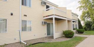 Main floor 2br condo steps from the Douglas Trail! Gallery 1