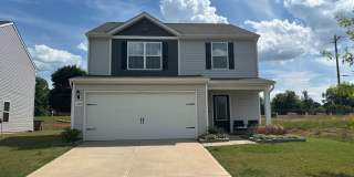 Beautiful 4 Bedroom 2.5 Bath House with Fenced Yard Available!   Pet Friendly! Gallery 1