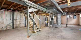 Charming 3 bedroom home with huge yard! Gallery 16