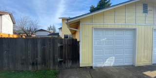 2 bed 1.5 bath Gateway area duplex Gallery 1