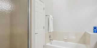 Charming 4BR Townhome in Thornton Gallery 9