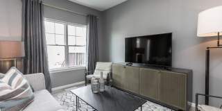 Fully Furnished Townhome Blocks Away From Downtown Gallery 6