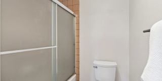 2 Bedroom Condo for Rent in Redding CA | Pool, Spa, Fireplace, Balcony Gallery 26