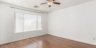 Charming 3 bed, 2.5 bath in El Mirage! W/POOL!! Gallery 20