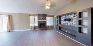Open Floor Plan! Gallery 6