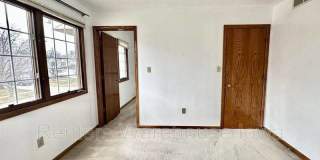 2048 Walnut Street Gallery 27