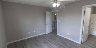 Large Duplex in Vanderveen Gallery 21