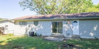 Spacious 3 bedroom 1.5 bath ranch Gallery 8