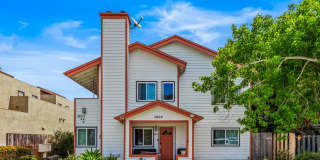 Spacious 3 Bed / 3 Bath Ocean Beach Townhome with Private Patio & Garage - Available NOW Gallery 3