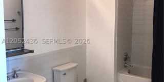 1749 NE Miami Ct Gallery 7