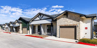 Larkspur Creekside Age 55+ Apartment Homes Gallery 30