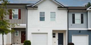Unfurnished Townhome Wooded Backyard Gallery 1