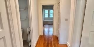 Spacious 6 bedroom 3.5 bath Tudor Townhouse w/Deck close to Georgetown University & Hospital Gallery 31